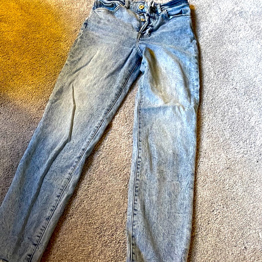 Acid wash light denim high waisted mom jeans
